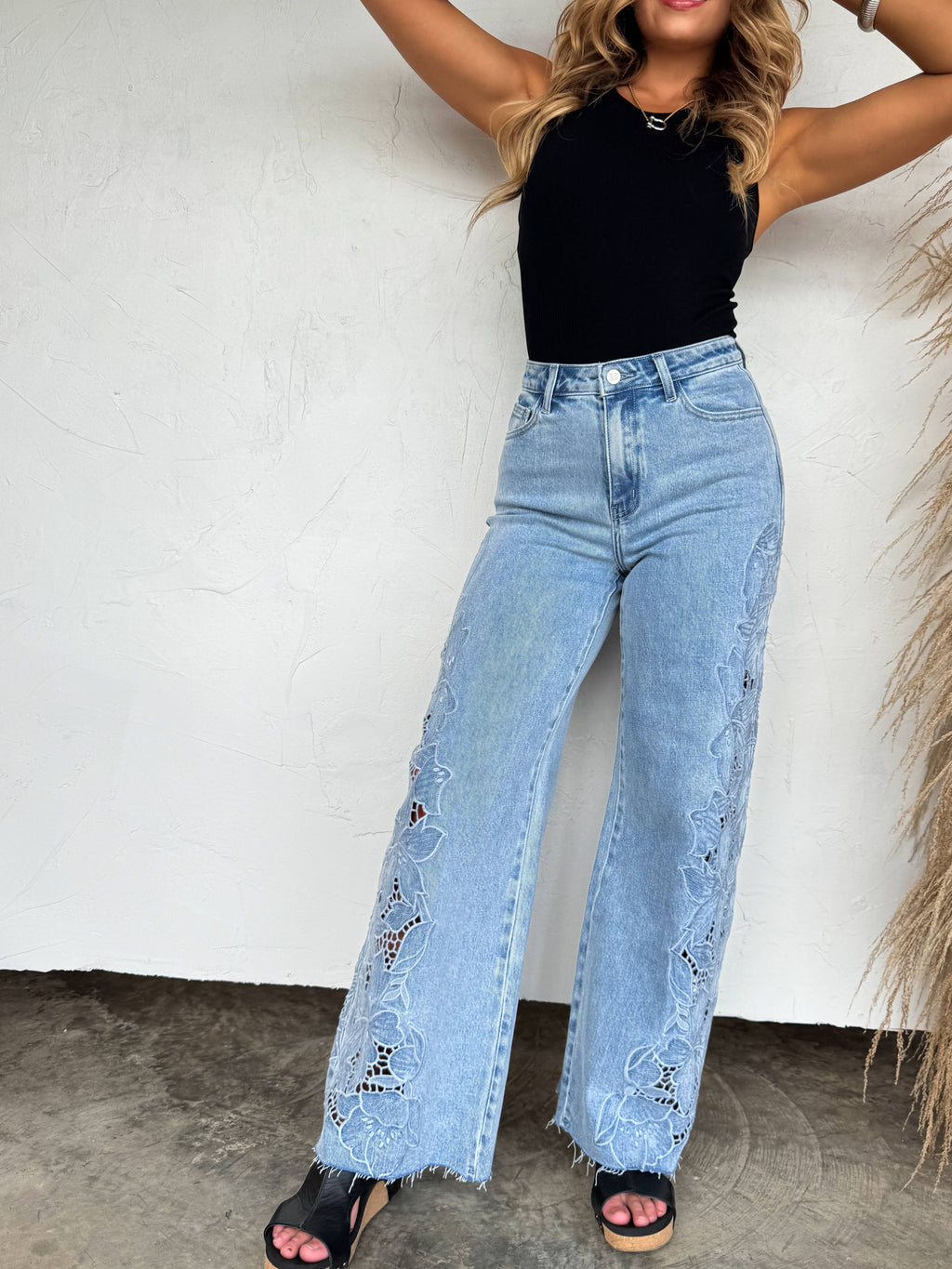 2ND CUT- FLORAL CHARM WIDE LEG JEAN