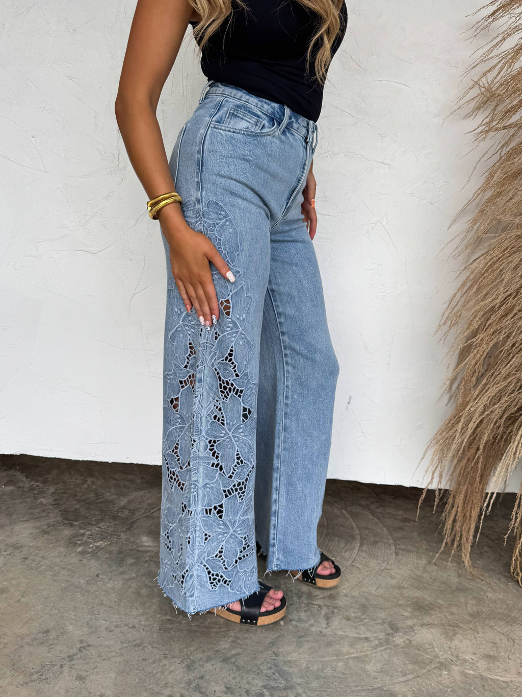 2ND CUT- FLORAL CHARM WIDE LEG JEAN
